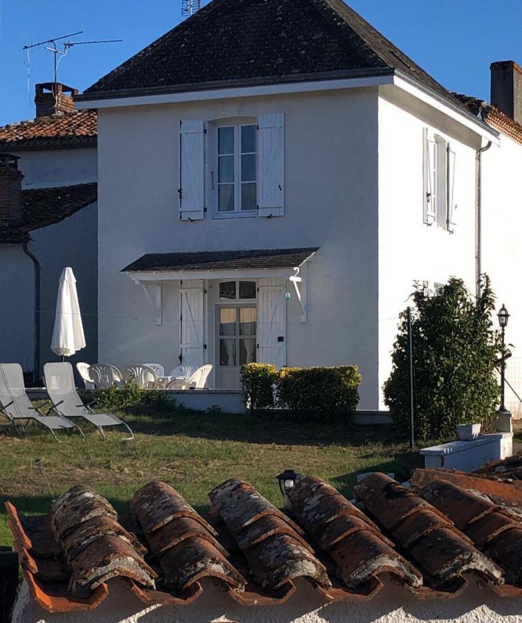 Gite Des Roses Oradour-Fanais Buitenkant foto
