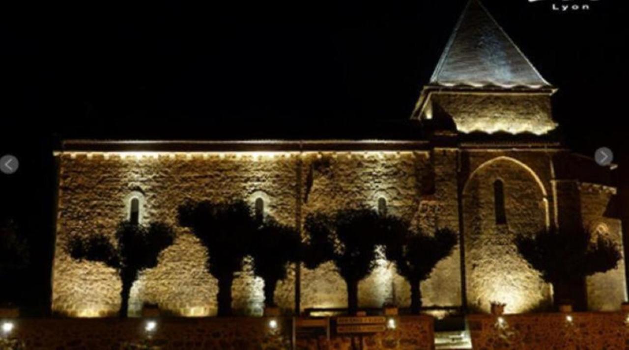 Gite Des Roses Oradour-Fanais Buitenkant foto