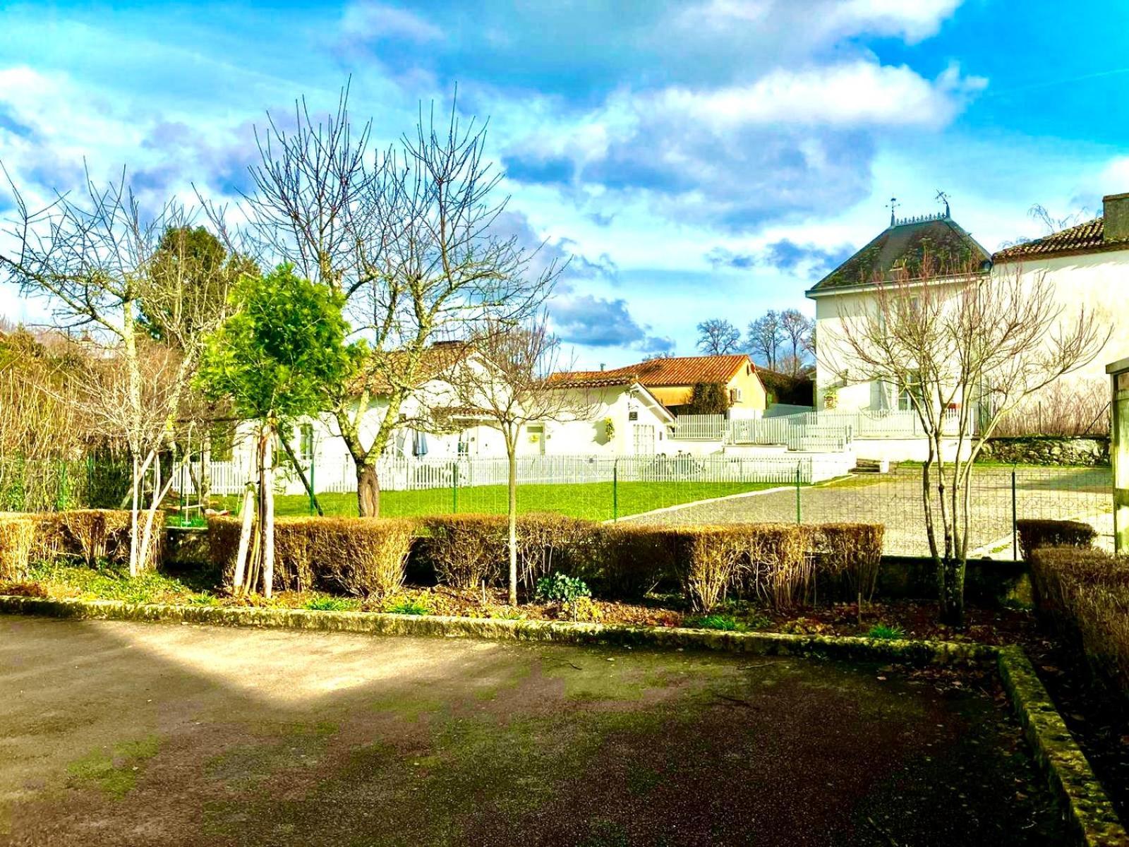Gite Des Roses Oradour-Fanais Buitenkant foto