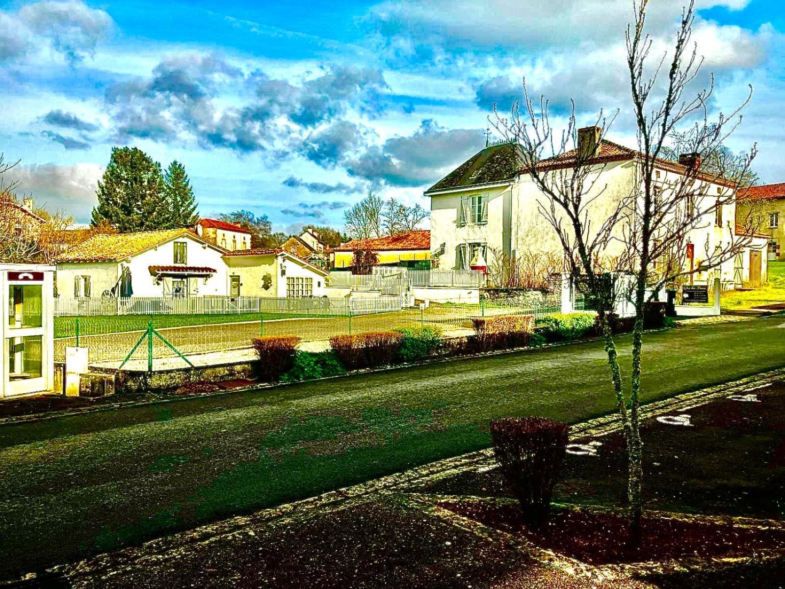 Gite Des Roses Oradour-Fanais Buitenkant foto